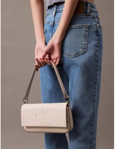 Calvin Klein |SCULPTED FLAP SHOULDER Donna| LV04K3148G-WGY